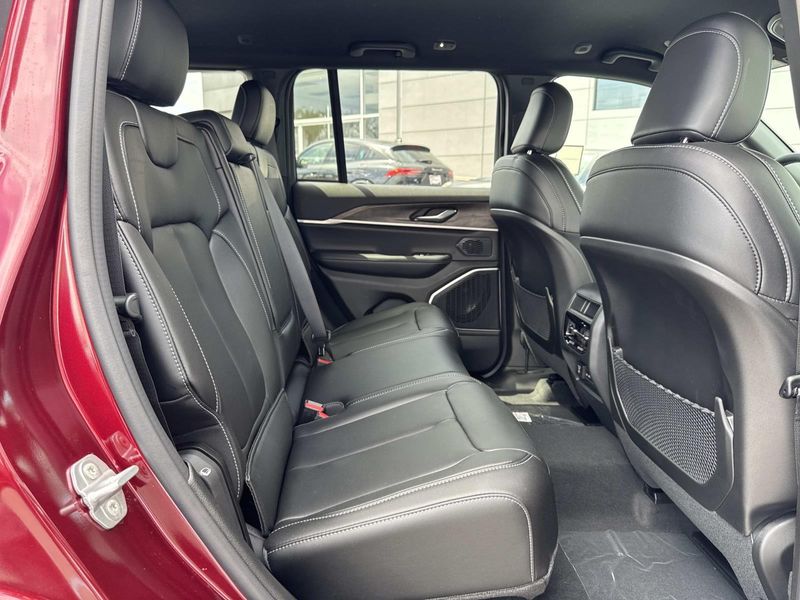 New 2026 Jeep Grand Cherokee Limited 4x2