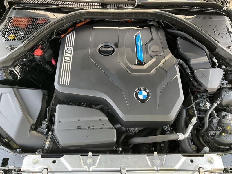 2022 BMW 3 Series 330e iPerformanceImage 30