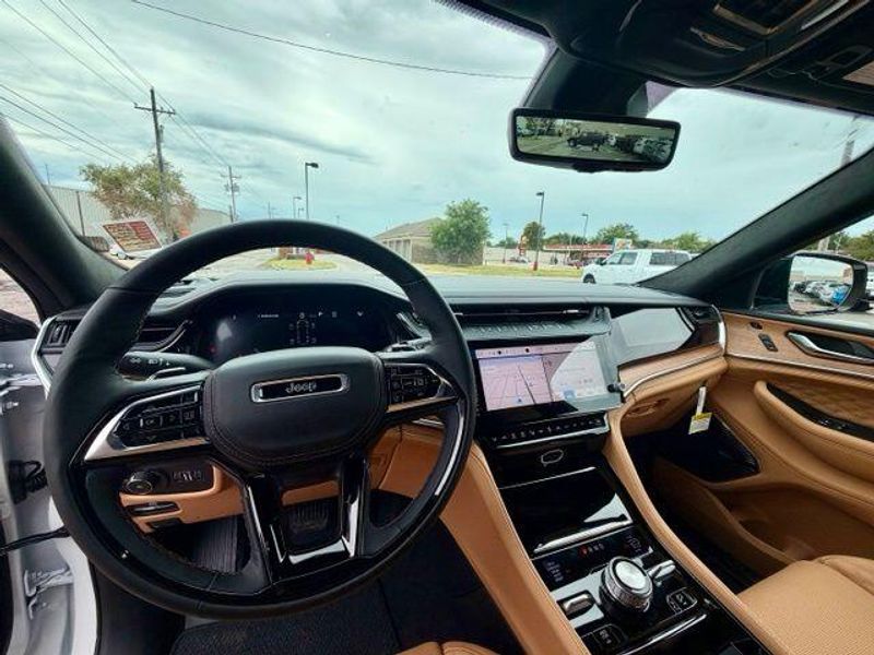 New 2027 Jeep Grand Cherokee L Summit 4x4Image 9