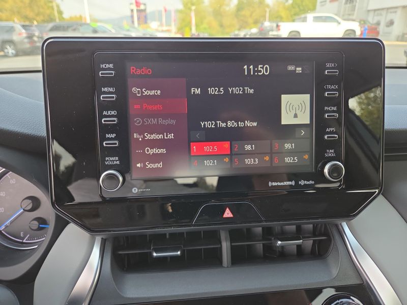 2022 Toyota Venza LE photo 24