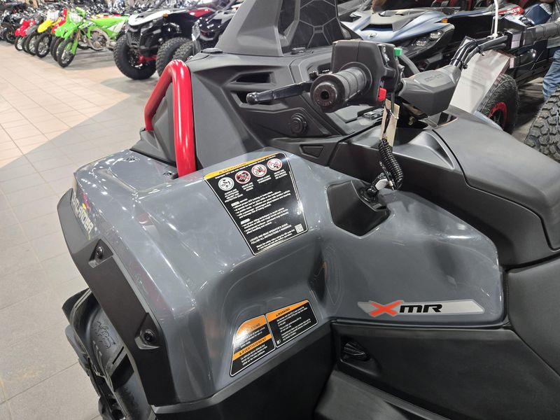 2025 Can-Am OUTLANDER XMR 850 GRANITE GREY AND LEGION RED Image 17