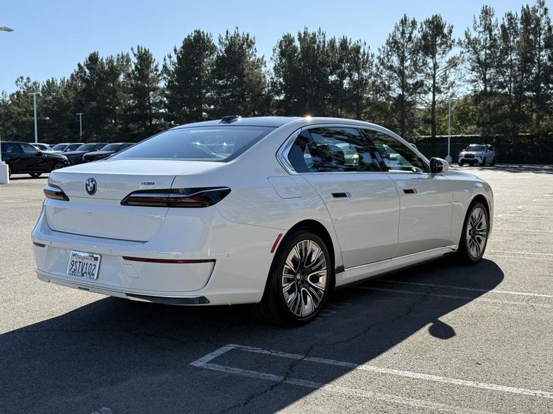 Used 2025 BMW i7 eDrive50Image 8
