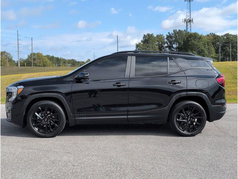Used 2024 GMC Terrain SLEImage 2