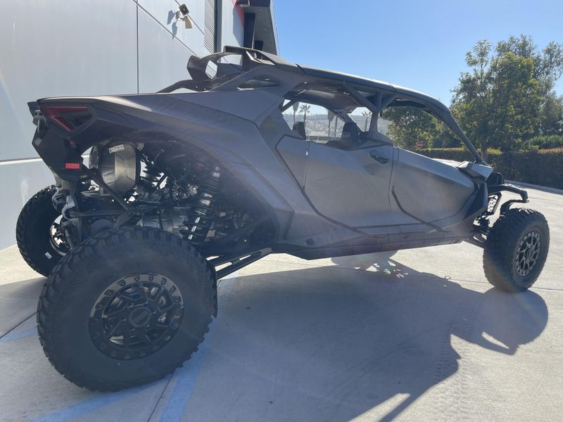 New 2026 Can-Am MAVERICK R MAX X RS 999T DCT Image 12