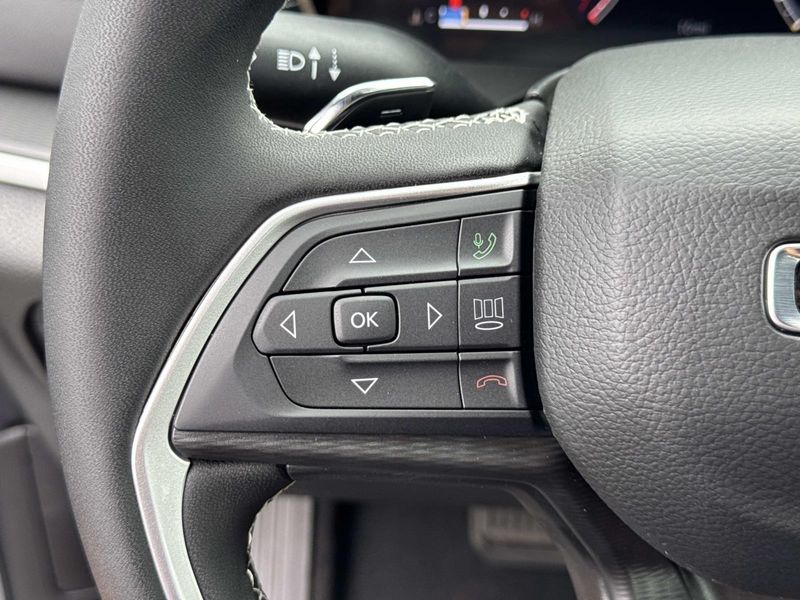 New 2026 Jeep Grand Cherokee L Laredo 4x2