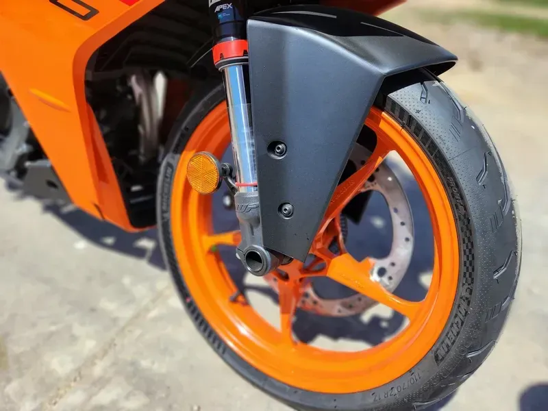 2024 KTM RC 390 ORANGEImage 11