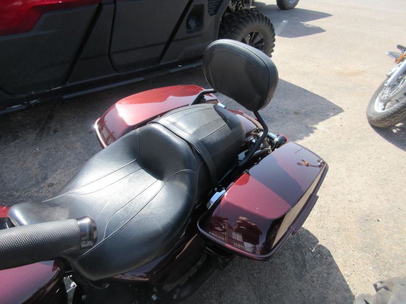 USED 2018 HARLEY STREET GLIDE SPECIAL Image 18