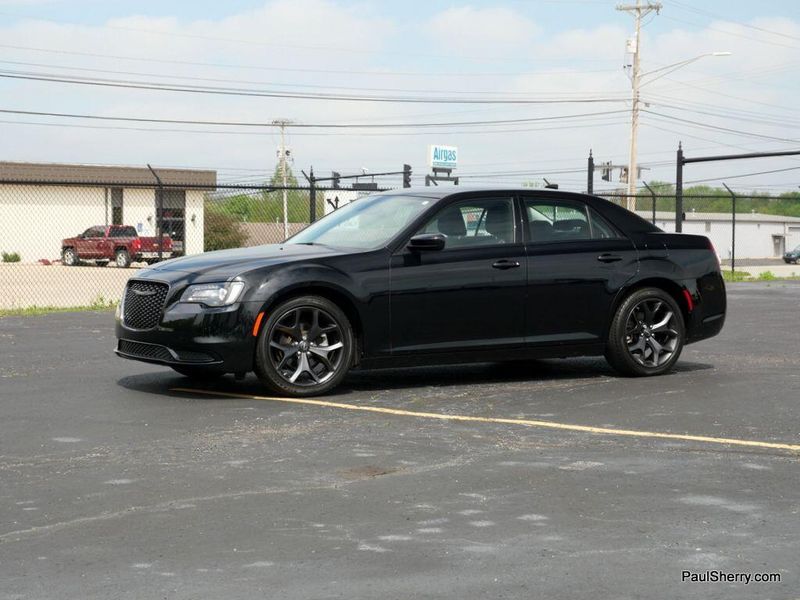 2023 Chrysler 300 Touring SportImage 6