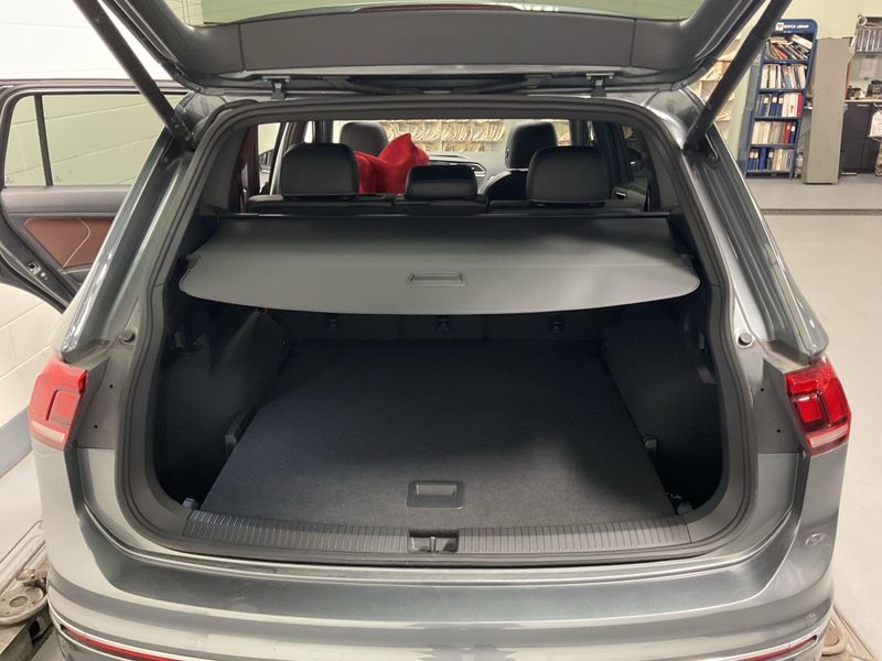 Used 2024 Volkswagen Tiguan AWD SEL R-Line w/Sunroof/NavImage 17