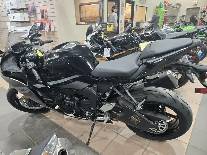 NEW 2026 KAWASAKI NINJA ZX-6R ABS Image 4