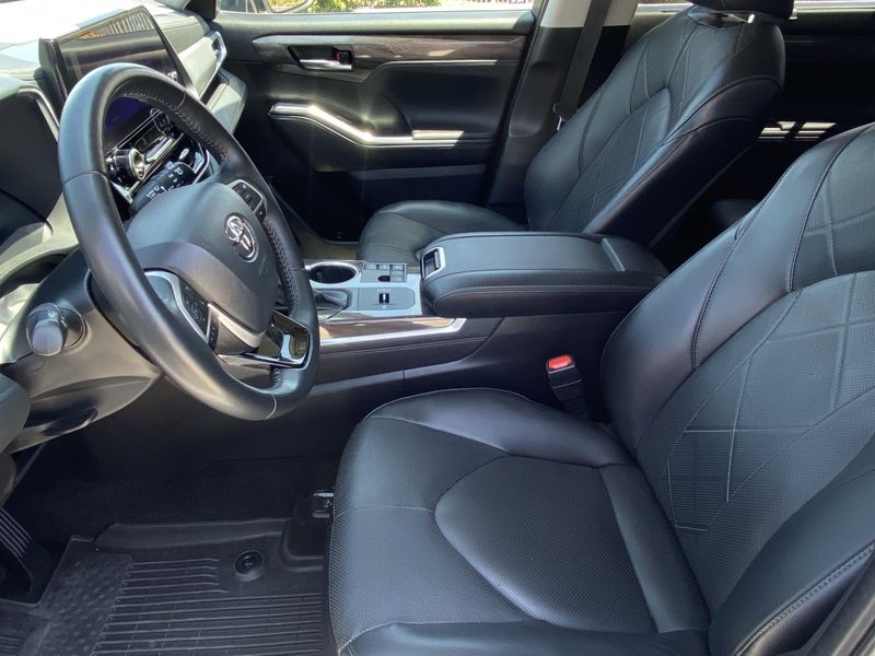 New 2023 Toyota Highlander PlatinumImage 17