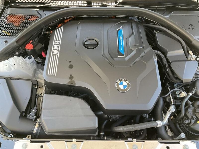 2022 BMW 3 Series 330e iPerformanceImage 31