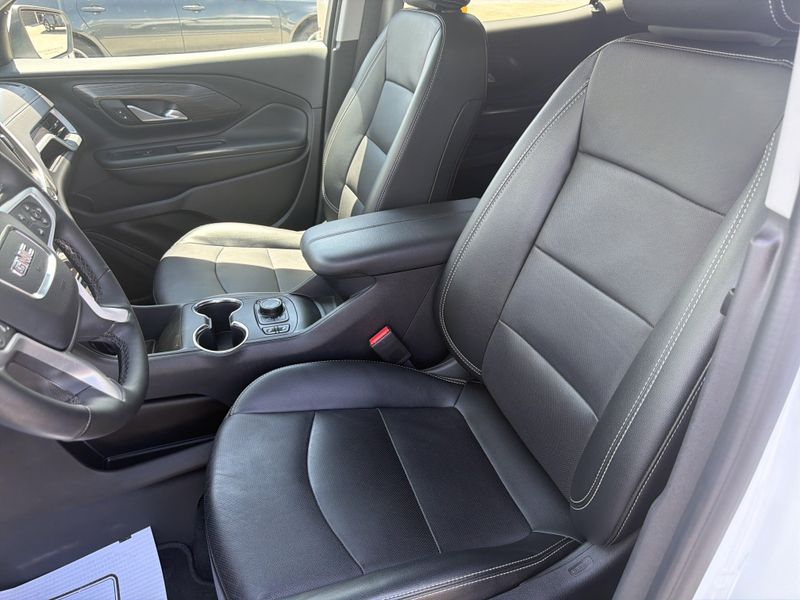 Used 2024 GMC Terrain SLTImage 38