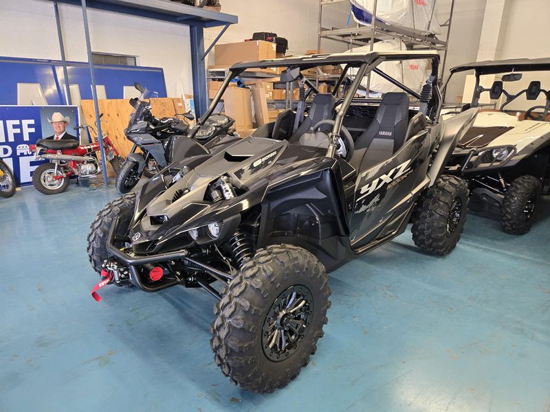 2025 Yamaha YXZ1000R EPS SS XTR MATTE GREY AND METALLIC BLACK Image 4