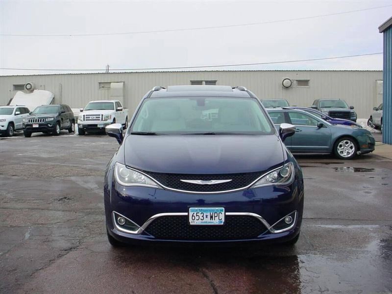 2017 Chrysler Pacifica Limited 4dr Mini VanImage 3