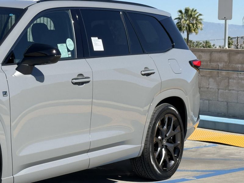 New 2026 Lexus TX 500h F SPORT Performance PremiumImage 8