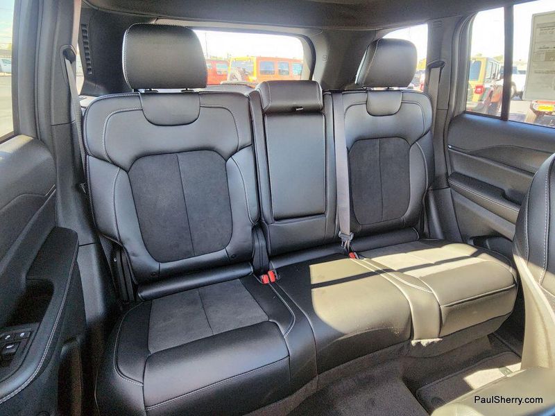 New 2025 Jeep Grand Cherokee Altitude X 4x4