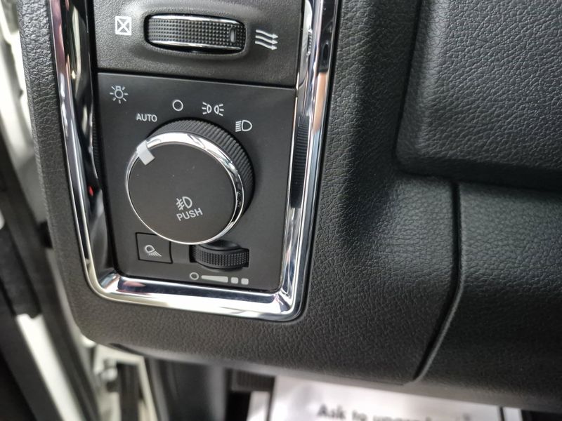 2017 RAM 2500 LaramieImage 28