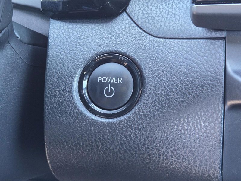 Used 2026 Toyota Camry SE (Natl)