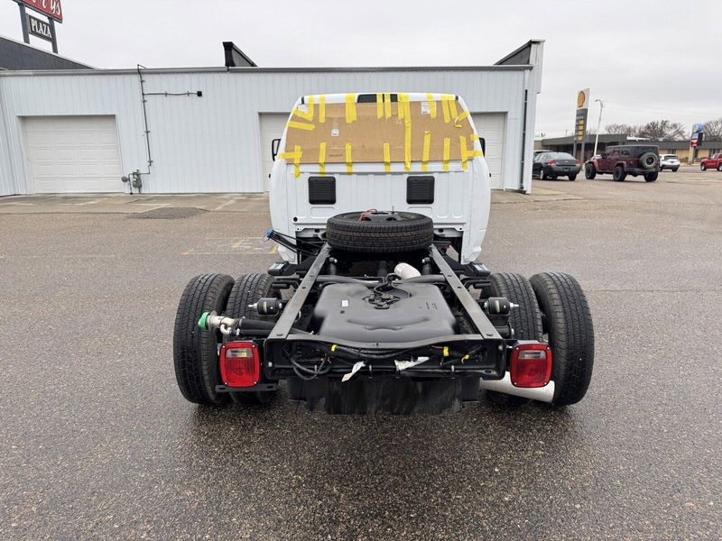 2024 RAM 3500 Chassis Cab TradesmanImage 7