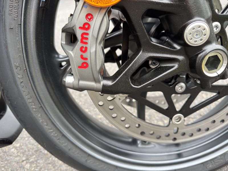 2025 Triumph Street Triple 765 RS - PHANTOM BLACK 