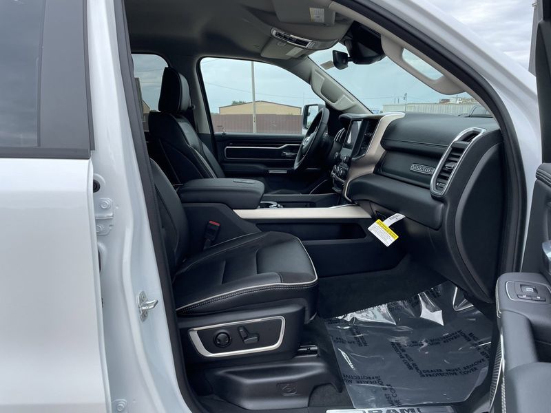 2022 RAM 1500 Laramie Crew Cab 4x4 5