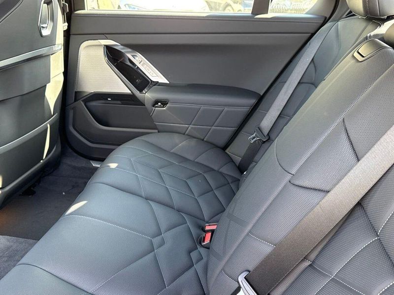 New 2026 BMW 7 Series 750e xDriveImage 25