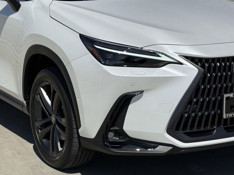 2025 LEXUS NX 450 450h+ LuxuryImage 4