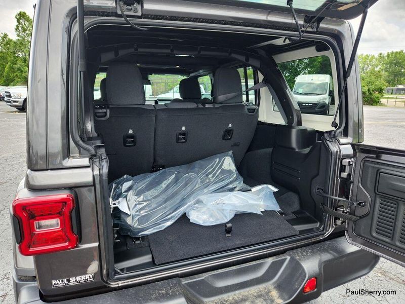 New 2025 Jeep Wrangler 4-door SaharaImage 22