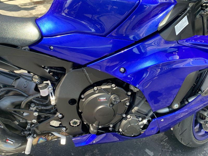 Used 2025 Yamaha YZF-R1 CA Image 12