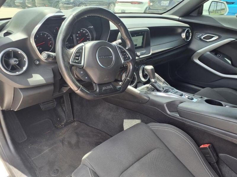 2017 Chevrolet Camaro 1LTImage 4
