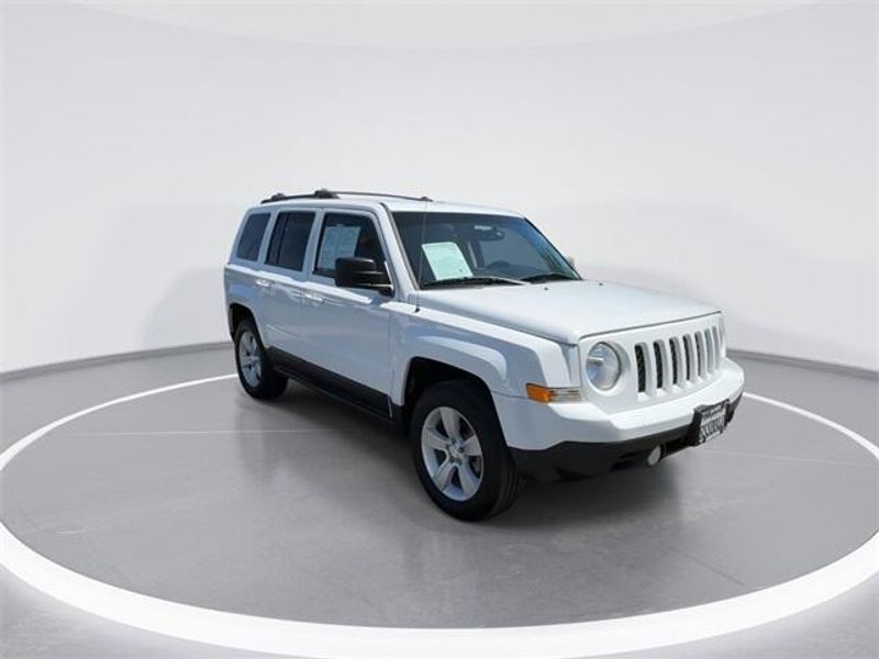 Used 2016 Jeep Patriot LatitudeImage 2