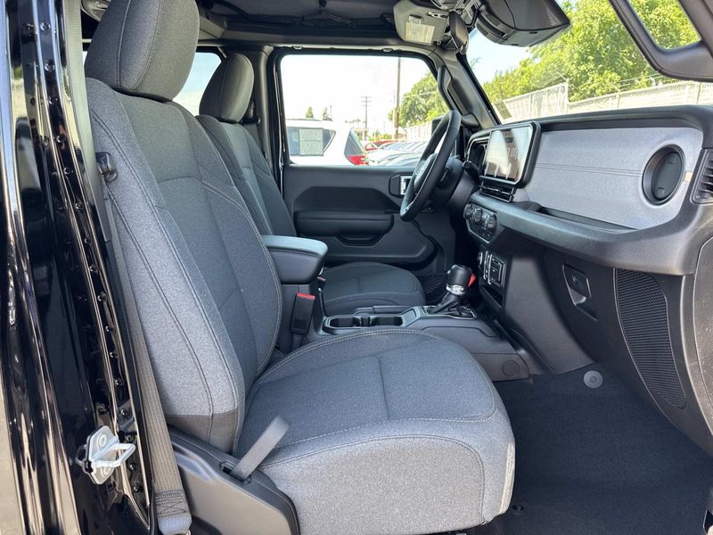 New 2026 Jeep Gladiator Sport S 4x4