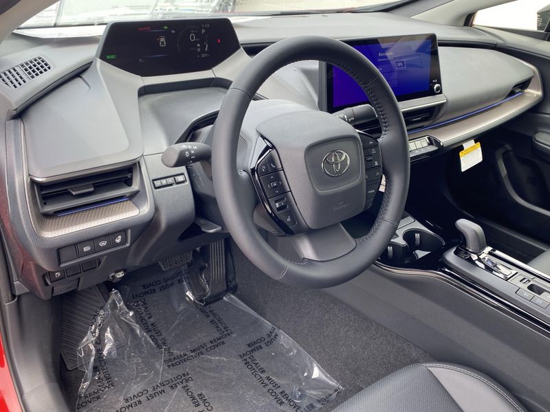 2025 Toyota Prius XLEImage 13