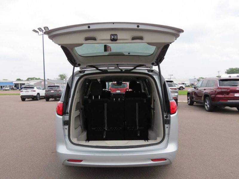 2023 Chrysler Voyager LX 4dr Mini VanImage 29