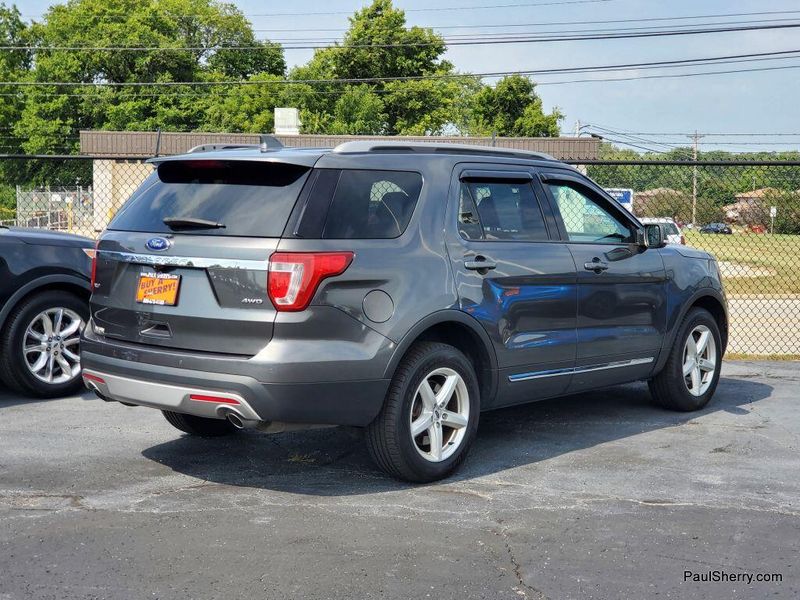 Used 2017 Ford Explorer XLTImage 9