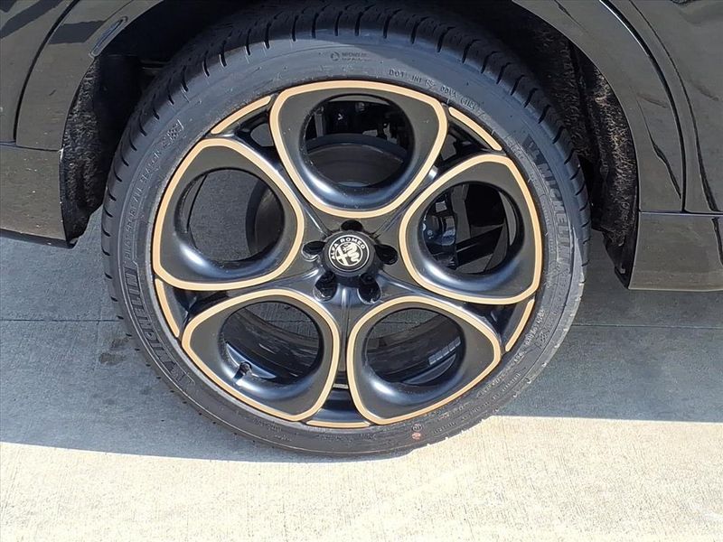 New 2025 Alfa Romeo Tonale Intensa AwdImage 6