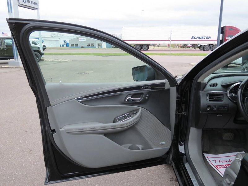2015 Chevrolet Impala LTZ 4dr Sedan w/2LZImage 9