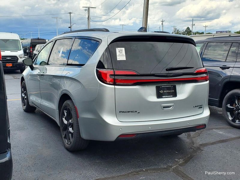 Used 2024 Chrysler Pacifica Limited S