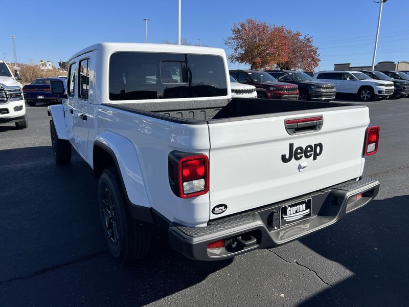 New 2026 Jeep Gladiator Sport S 4x4Image 10