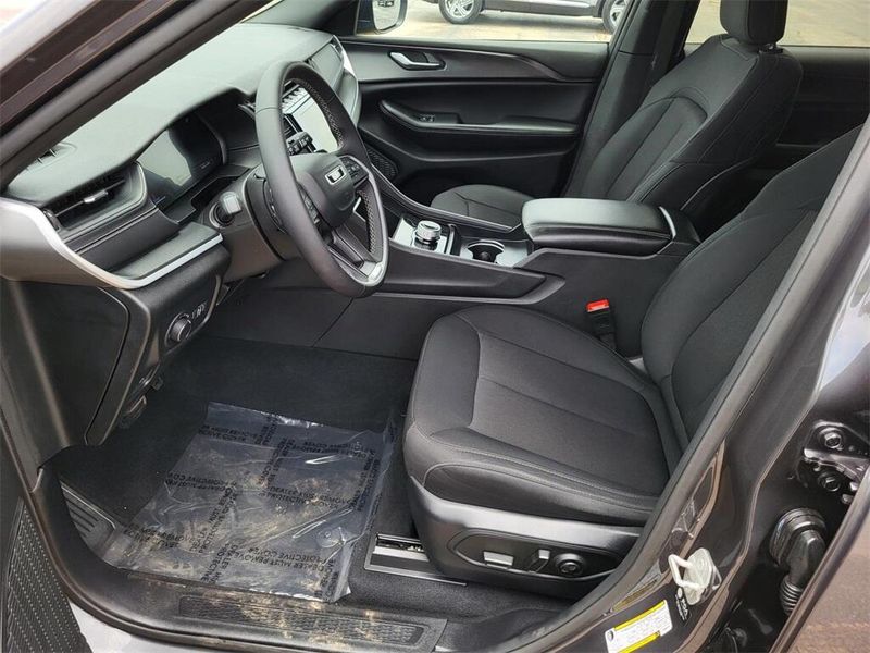 2024 Jeep Grand Cherokee L LaredoImage 28
