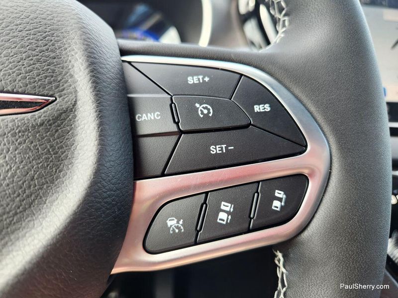 New 2025 Chrysler Voyager LXImage 44