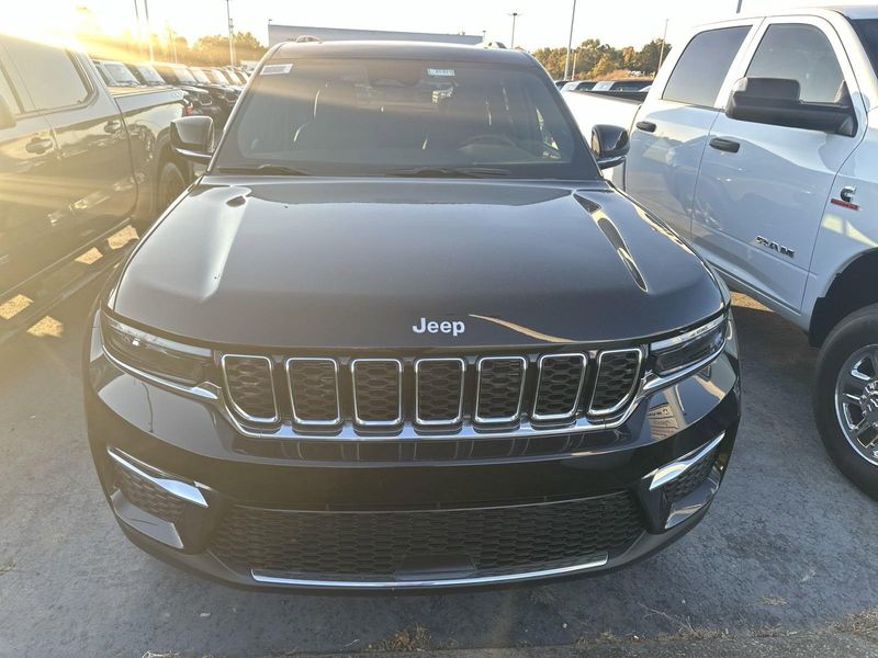 2025 Jeep Grand Cherokee Limited 4x4Image 2