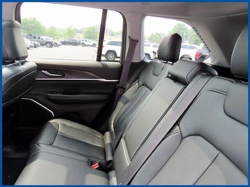 Used 2022 Jeep Grand Cherokee LimitedImage 10
