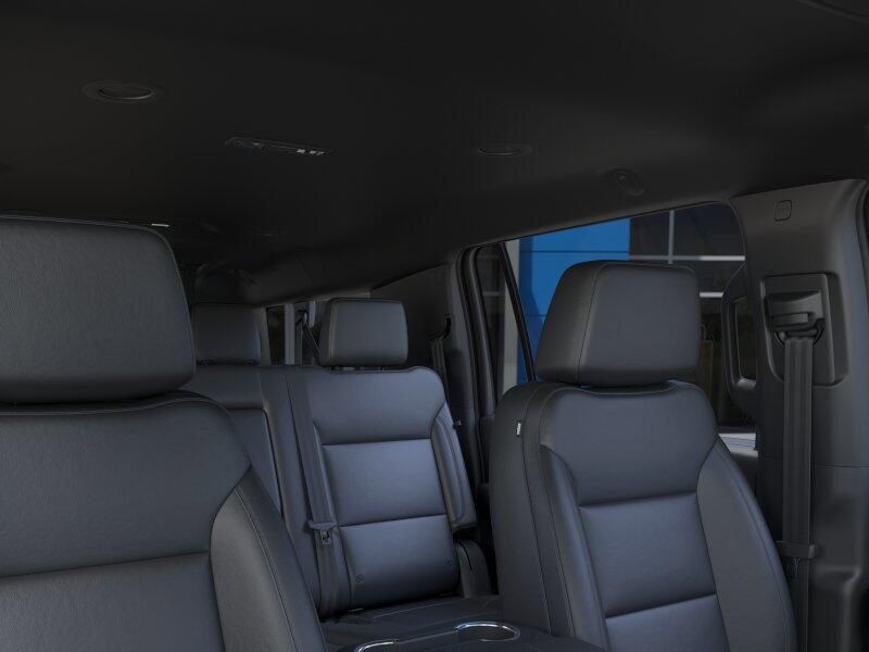 2025 Chevrolet Suburban LTImage 24