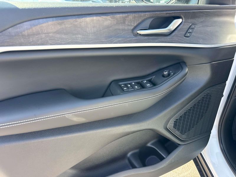 New 2026 Jeep Grand Cherokee Limited 4x4