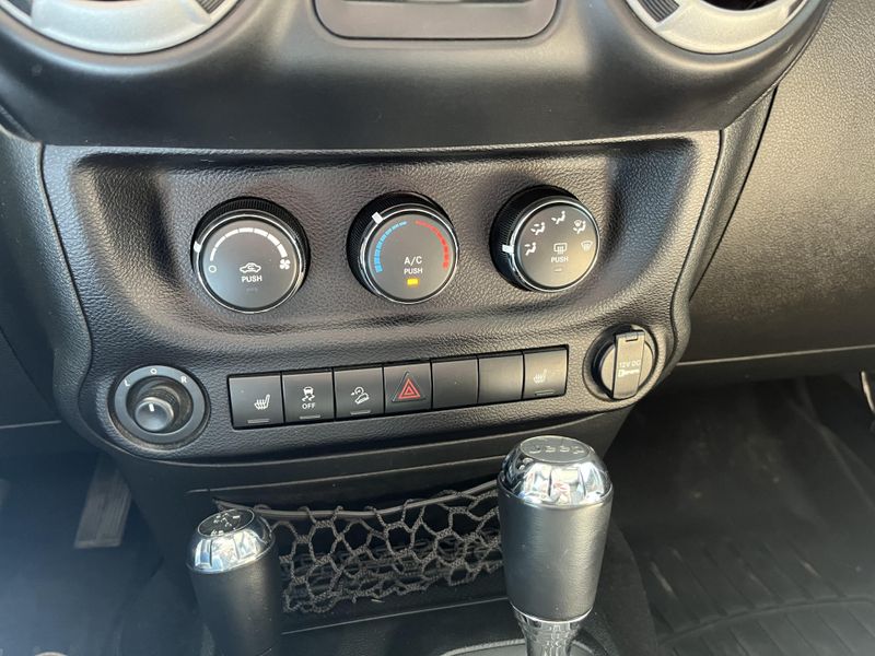 2017 Jeep Wrangler Unlimited SporImage 15