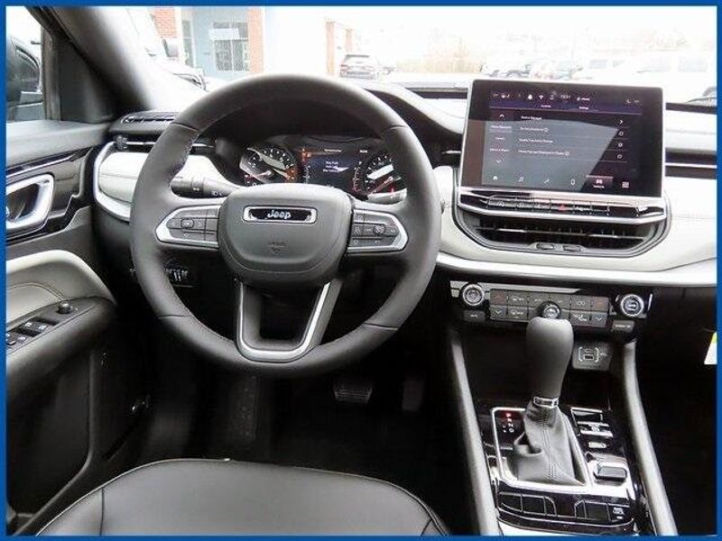 New 2025 Jeep Compass LimitedImage 11