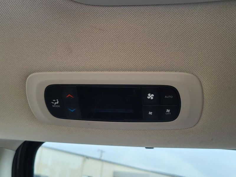 2023 Chrysler Pacifica Touring LImage 32