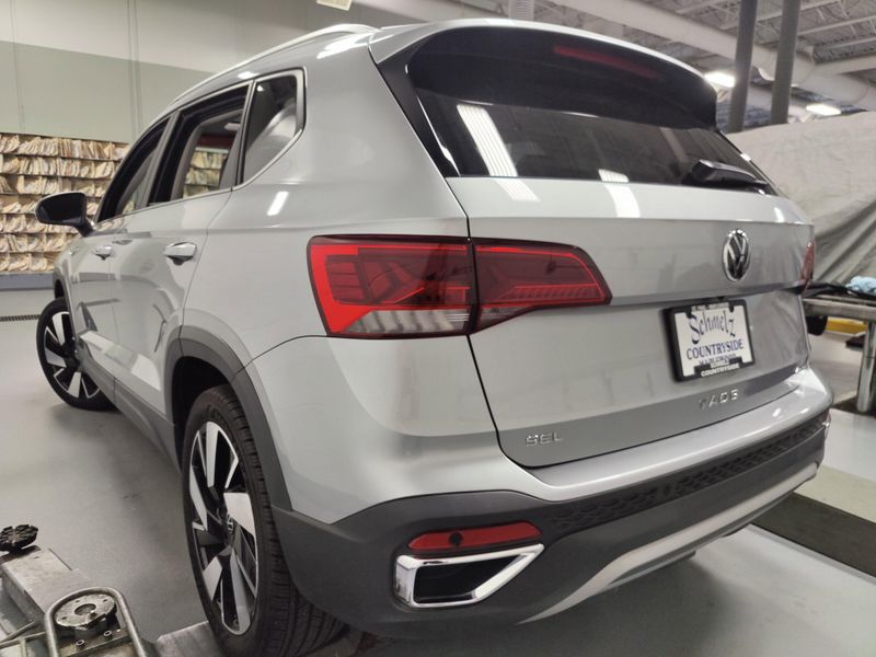 Used 2024 Volkswagen Taos SEL AWD w/Sunroof/NavImage 13